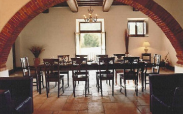 villa dining table